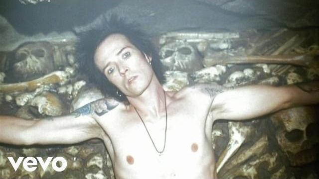 Velvet revolver - slither (official video) Velvet revolver - slither (official video)