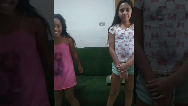 Eu dançando com minha irmã Eu dançando com minha irmã