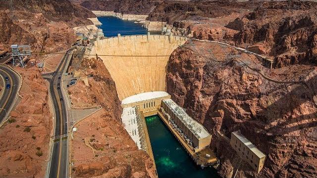 Building the hoover dam Building the hoover dam