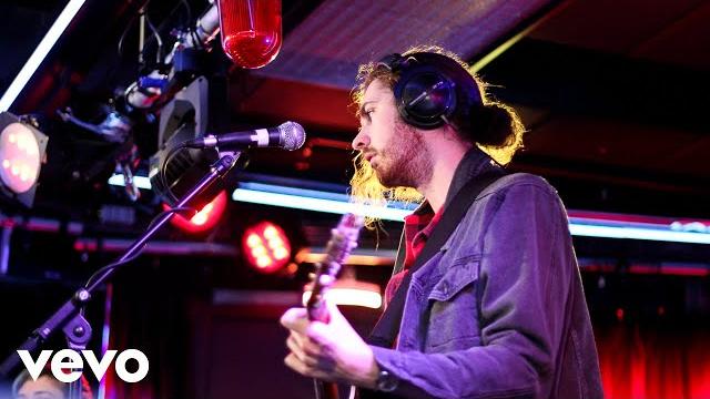 Hozier - do i wanna know (arctic monkeys cover in the live lounge) Hozier - do i wanna know (arctic monkeys cover in the live lounge)