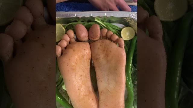 女友嫩脚舔 女友嫩脚舔