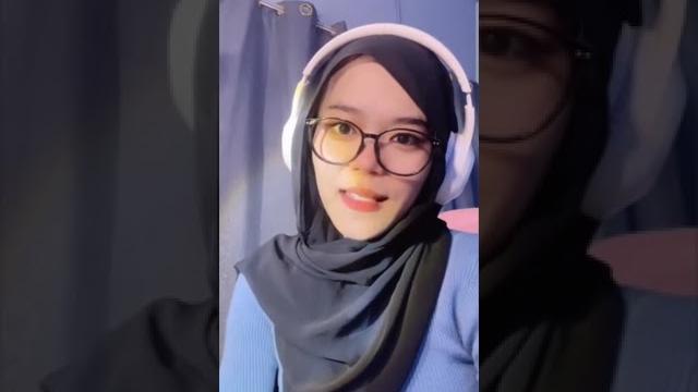 Dera angela pamer lidah , liurnya ya ampun...... Dera angela pamer lidah , liurnya ya ampun......