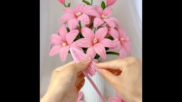 Beautiful flowers with pipe cleaners #diy #pipedecor #creativedecorations #flowers #handmade #craft Beautiful flowers with pipe cleaners #diy #pipedecor #creativedecorations #flowers #handmade #craft