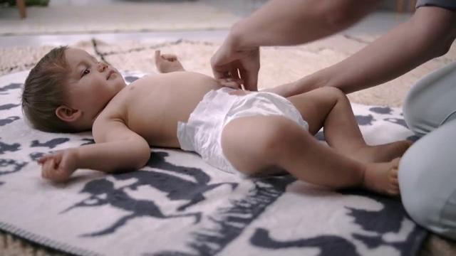 Трусики pampers легко надевать, удобно и сухо играть Трусики pampers легко надевать, удобно и сухо играть