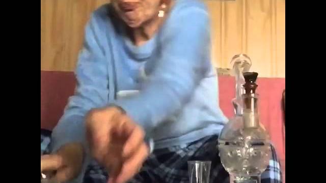 Водный бабка курит Водный бабка курит