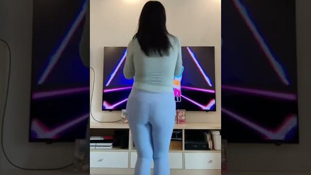 在家也要坚持锻炼身体#美臀 在家也要坚持锻炼身体#美臀