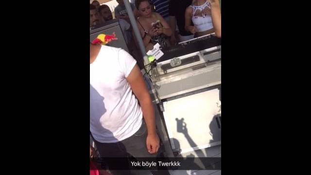 Damla ekmekçioğlu twerk(mersin happy hour) Damla ekmekçioğlu twerk(mersin happy hour)