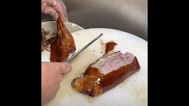 油亮多汁的烧鹅#roast goose 油亮多汁的烧鹅#roast goose