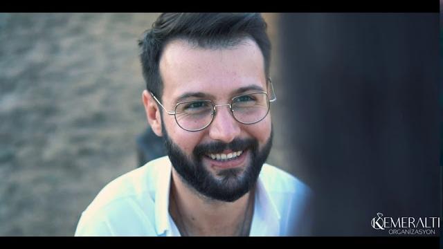 Kumsalda romantik evlilik teklifi Kumsalda romantik evlilik teklifi