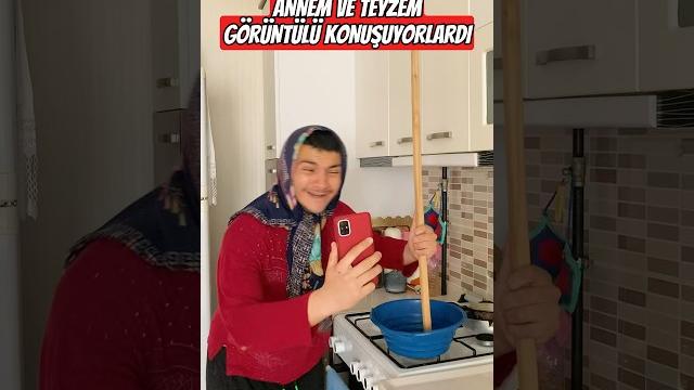 Annem ve teyzem görüntülü konuşuyorlardı Annem ve teyzem görüntülü konuşuyorlardı