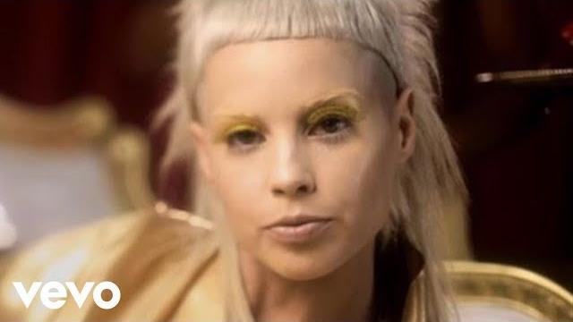 Die antwoord - rich bitch (official video) Die antwoord - rich bitch (official video)