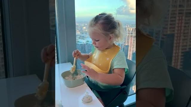 Naomi doesn't want to eat anymore! funny baby video Naomi doesn't want to eat anymore! funny baby video