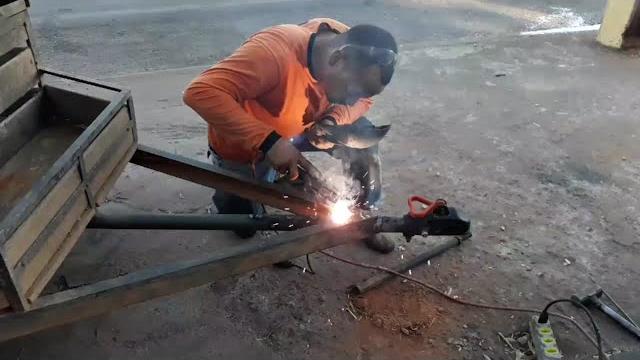 Carretinha trucada, quebrou o engate Carretinha trucada, quebrou o engate