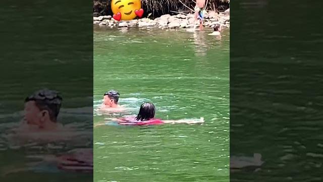 Kiss daw!#shortsyoutube #shortsfeed #youtubeshorts #highlightshorts #summer #funny #swimming Kiss daw!#shortsyoutube #shortsfeed #youtubeshorts #highlightshorts #summer #funny #swimming