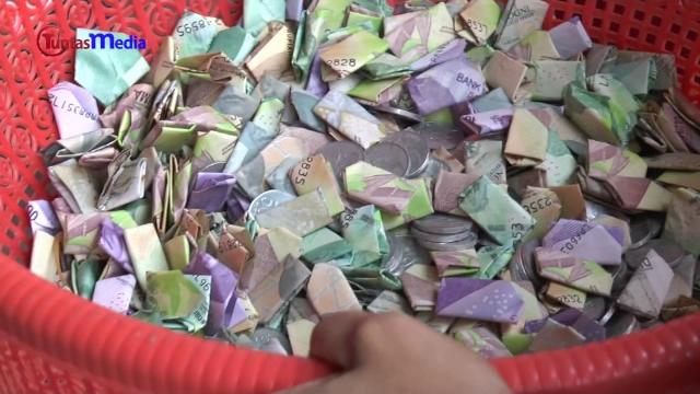Tradisi saweran hajatan Tradisi saweran hajatan