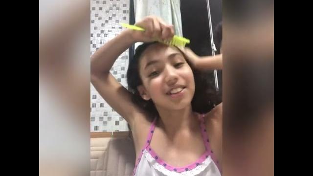 Arrumando meu cabelo Arrumando meu cabelo