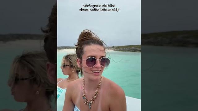 10 girls one boat.. #fyp #beach #viral #summer #influencer #bahamas #pinkpalmpuff #whitelotus 10 girls one boat.. #fyp #beach #viral #summer #influencer #bahamas #pinkpalmpuff #whitelotus