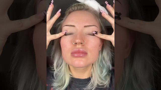 Trying 90‘s pamela anderson makeup Trying 90‘s pamela anderson makeup