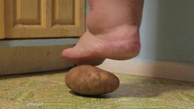 Bbw feet vs potato Bbw feet vs potato