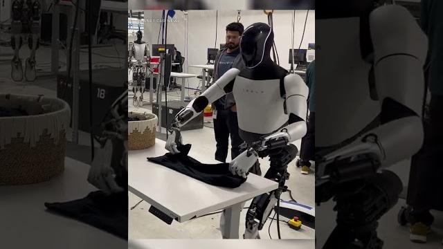 Tesla optimus bot folds the laundry ! Tesla optimus bot folds the laundry !