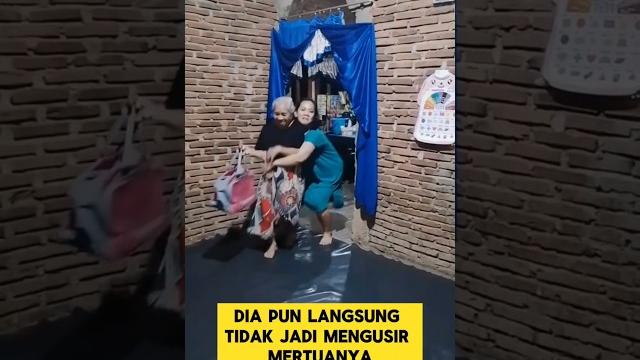 Momen lucu ketika menantu mengusir ibu mertua nya ‼️‼️ #ngakak #lucu #ketawa #mertua #menantu Momen lucu ketika menantu mengusir ibu mertua nya ‼️‼️ #ngakak #lucu #ketawa #mertua #menantu