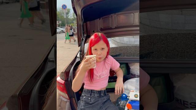 Чем питаются блогеры?смотри наш клип russian baby на @ladymilanapap4610 #shorts #юмор #ladymilana Чем питаются блогеры?смотри наш клип russian baby на @ladymilanapap4610 #shorts #юмор #ladymilana