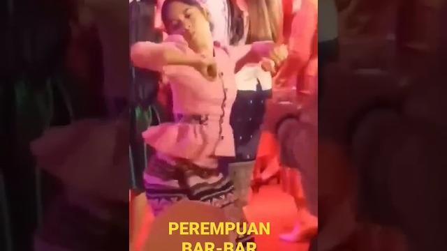 Perempuan bar-bar.. Perempuan bar-bar..