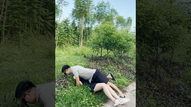 How to hug a girl easilydaily life of a couple #trending #funny #couple #tiktok #natuanfamily How to hug a girl easilydaily life of a couple #trending #funny #couple #tiktok #natuanfamily