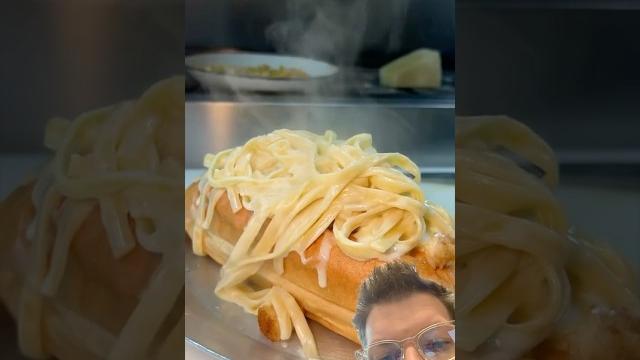 Chicken alfredo sandwich #mozzarella #cheese #pasta #footlong #baked from elmstreetdiner Chicken alfredo sandwich #mozzarella #cheese #pasta #footlong #baked from elmstreetdiner
