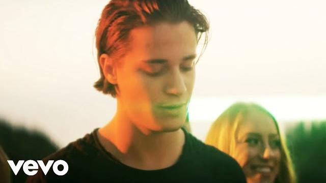 Kygo - firestone ft. conrad sewell (official video) Kygo - firestone ft. conrad sewell (official video)
