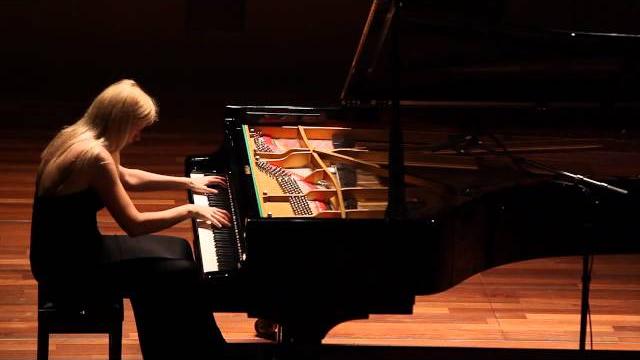 Valentina lisitsa plays liszt's hungarian rhapsody no. 2 Valentina lisitsa plays liszt's hungarian rhapsody no. 2