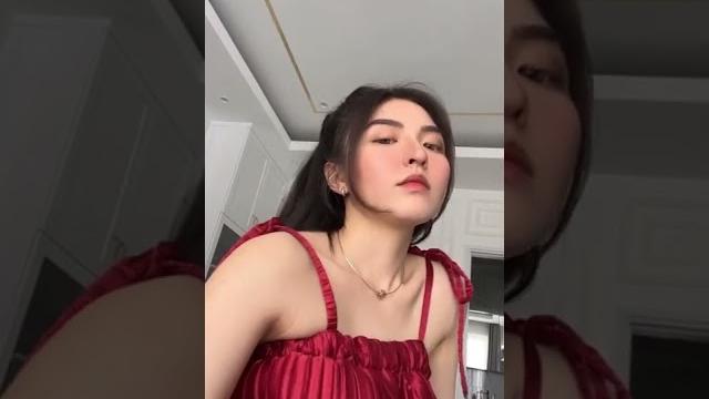 Coba senyum ke bawah Coba senyum ke bawah