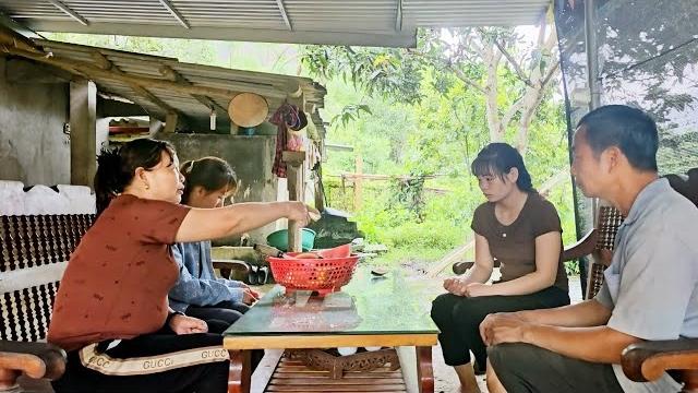 The mother intended to kick yen chi out of the house when she did not accept her request The mother intended to kick yen chi out of the house when she did not accept her request