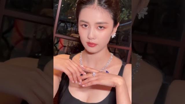 看!是在闪闪发光的 白鹿 啊 看!是在闪闪发光的 白鹿 啊