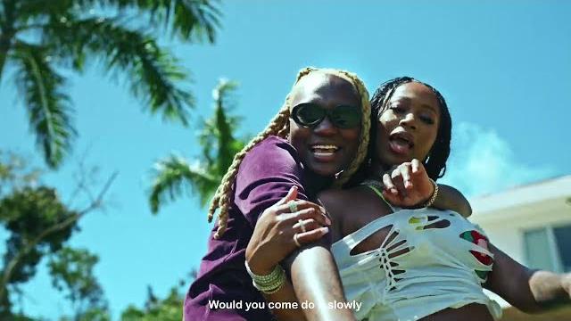 Darkoo ft dess dior - favourite girl (official video) Darkoo ft dess dior - favourite girl (official video)