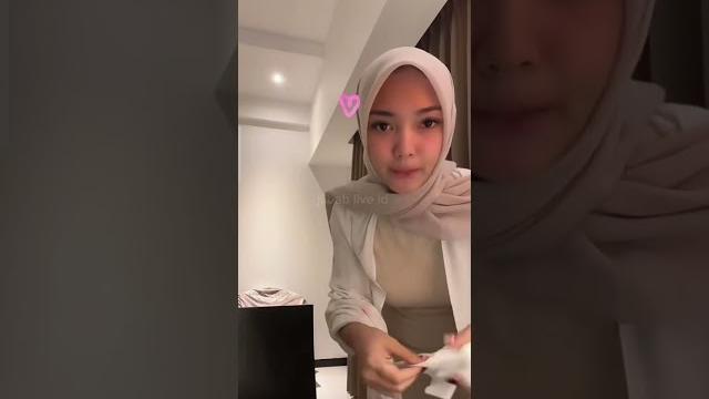 Yayaarasyid isap jari semakin asyik Yayaarasyid isap jari semakin asyik