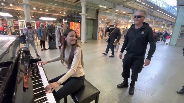 Boogie woogie queen rocks the public piano Boogie woogie queen rocks the public piano
