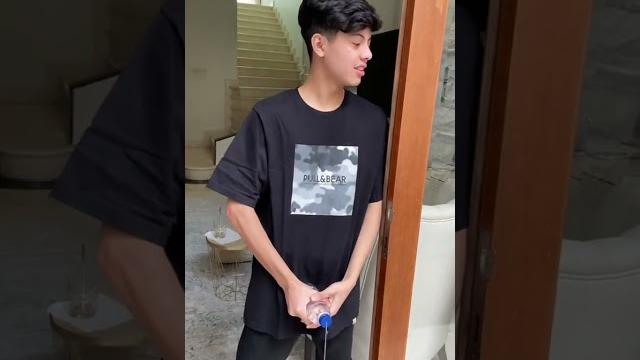 Bisa bisanya pipis #kenaprank #prank Bisa bisanya pipis #kenaprank #prank