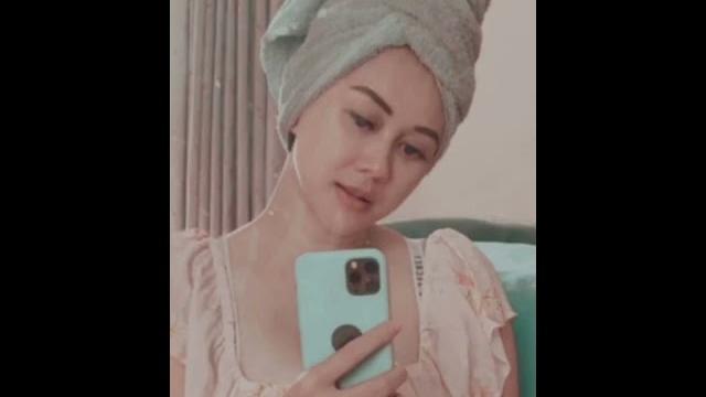 Aura kasih habis mandi Aura kasih habis mandi