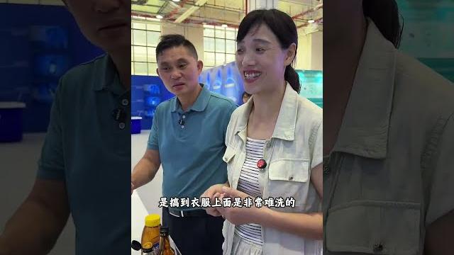 二哥小沈打卡蓝月亮工厂,观摩了蓝月亮洗衣的神奇过程 #海哥量地球 二哥小沈打卡蓝月亮工厂,观摩了蓝月亮洗衣的神奇过程 #海哥量地球