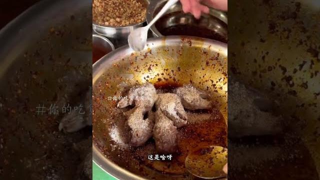 在成都买的麻辣兔头,15块钱一个,又麻又辣好过瘾 #麻辣兔头 #路边摊美味 在成都买的麻辣兔头,15块钱一个,又麻又辣好过瘾 #麻辣兔头 #路边摊美味