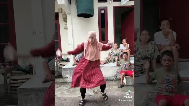 Mirip gak #munaroh ? Mirip gak #munaroh ?