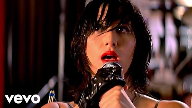 Yeah yeah yeahs - maps (official music video) Yeah yeah yeahs - maps (official music video)