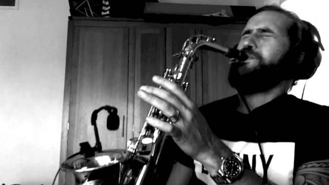 Jimmy sax - no man no cry (live) Jimmy sax - no man no cry (live)