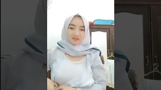 Perawat jilbab cantik live buka baju #viral Perawat jilbab cantik live buka baju #viral