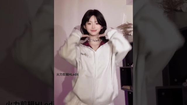(寸止挑战)加长版3d音效 巴斯巴斯随性摇抖音风混剪舞蹈 (寸止挑战)加长版3d音效 巴斯巴斯随性摇抖音风混剪舞蹈