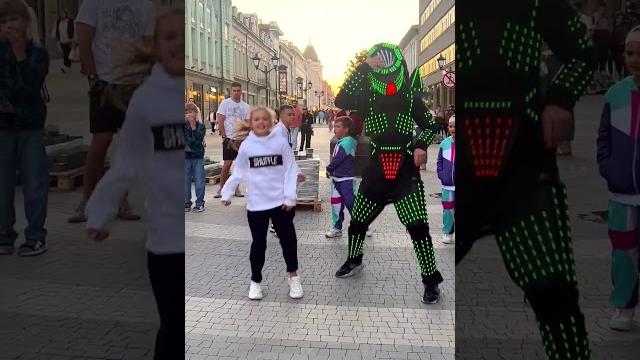 Teaching shuffle ⭐️ little girl dancing trend neon mode ! Teaching shuffle ⭐️ little girl dancing trend neon mode !