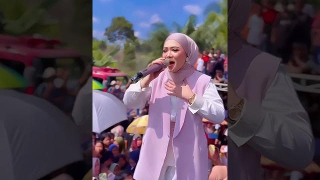 Ciinan bana live, awal lagu minang d denger seantero indonesia #trending #fauzana #ciinanbana Ciinan bana live, awal lagu minang d denger seantero indonesia #trending #fauzana #ciinanbana