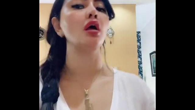 Hott ! tante sisca buka baju Hott ! tante sisca buka baju