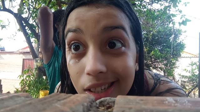 Urul um banho de mangueira com minha amiga Urul um banho de mangueira com minha amiga
